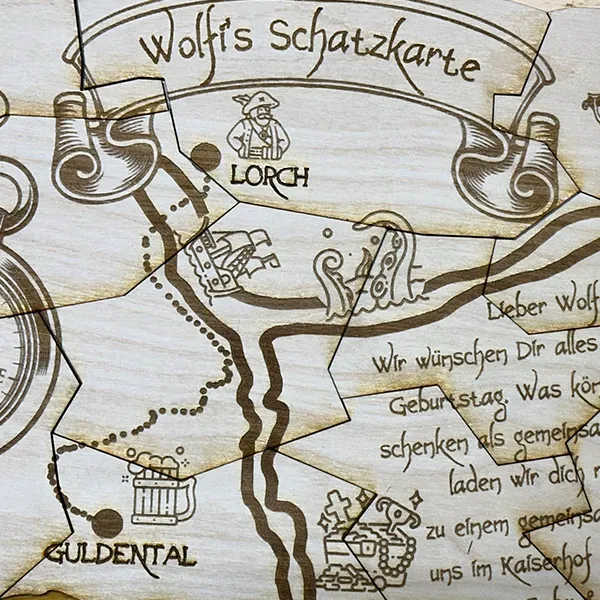 Individuelle Schatzkiste mit Schatzkarte als Puzzle