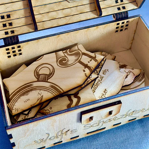 Individuelle Schatzkiste mit Schatzkarte als Puzzle