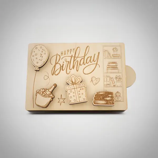 Frontansicht einer gravierten Holz-Gutscheinbox mit Happy-Birthday-Motiv